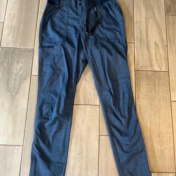 CARHARTT #C51118 Med
WOMEN'S RUGGED FLEX® RIPSTOP UTILITY CARGO SCRUB PANT EC - Picture 2 of 13